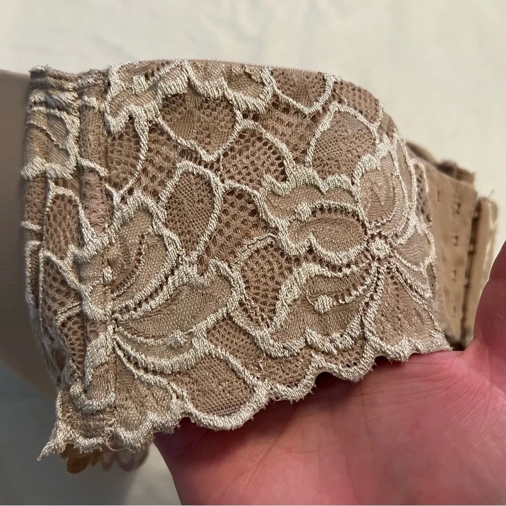 Elegant Lace Strapless Bra in Tan